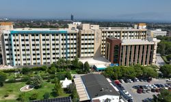 DEÜ’den Kadın Sağlığında Önemli Başarı: 15 Kiloluk Dev Yumurtalık Kisti Başarıyla Çıkarıldı