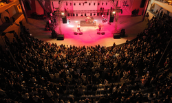 Deü’de Festival Coşkusu: Umut Kaya Sahne Aldı