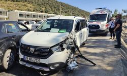 Direksiyon başında fenalaşan sürücü 3 araca çarptı: 1 yaralı
