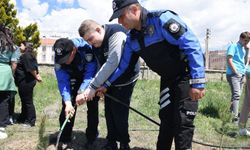 Erzincan'da çocuklar için anlamlı fidan dikimi etkinliği