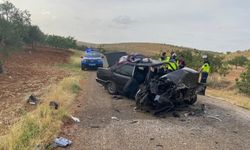 Gaziantep'te iki otomobil kafa kafaya çarpıştı: 1'i ağır 8 yaralı