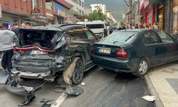 Kepçe araçları biçti: O anlar kamerada
