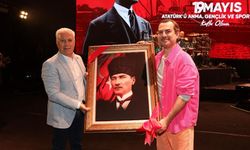 Mor ve Ötesi ile 19 Mayıs coşkusu yaşandı