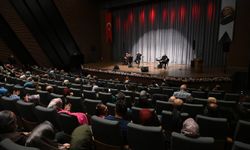 Talha Bora Öge ve orkestrası ile şiir ve türkü şöleni yaşandı