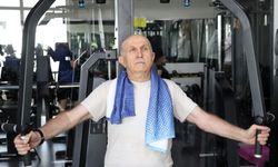 73'lük delikanlı gençlere taş çıkartıyor