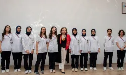 Selçuk Üniversitesi Hemşirelik Fakültesinde 180 öğrenci üniforma giydi