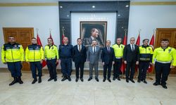 Vali Hüseyin Aksoy'dan Trafik Personeline Başarı Belgesi