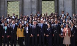 Bakan Bak Temsilci Gençlerle TBMM Başkanı Kurtulmuş’u Ziyaret etti