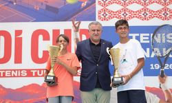Bakan Bak, 4. Uluslararası Cudi Cup Tenis Turnuvası'nın kupa törenine katıldı