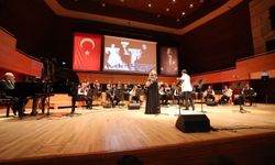 Cumhuriyetin Divası Şarkılarla Anıldı