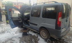 Siirt'te park halindeki kamyonet yandı