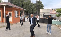 Muhtarlığı kazandı, sevincini çiftetelli oynayarak kutladı