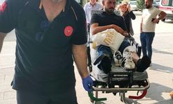 Bilettiği bıçakla koşarken çarptığı adamı yaraladı
