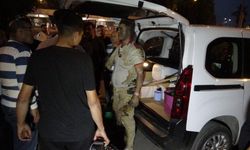 Yolcu minibüsü alev alev yandı, yangına müdahale etmeye çalışan sürücü yaralandı