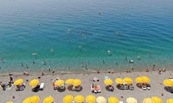 Antalya'da Bayramın İlk Gününde Sahillerde Yoğunluk Oluştu