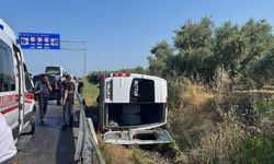 Turist Minibüsü Şarampole Uçtu, Sürücü Kaçtı