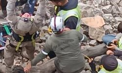 Gabar Dağı'nda kayalıklardan düşen genç, askeri helikopterle alındı