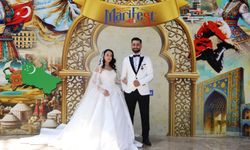 Fotoğraf çekimine gelen gelin ve damat festivale renk kattı