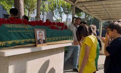 Karne gününde görevi başında fenalaşan öğretmen hayatını kaybetti