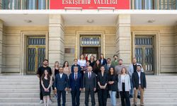 Vali Aksoy, basın kartlarını takdim etti