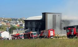 Arnavutköy'deki terlik fabrikasında çıkan yangın söndürüldü