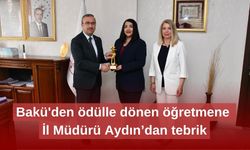 Bakü'den ödülle dönen öğretmene  İl Müdürü Aydın’dan tebrik