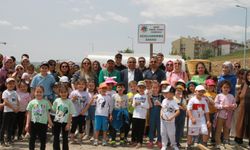 Büyükşehir, anaokulu öğrencisi doğasever miniklerle 500 fidan dikti