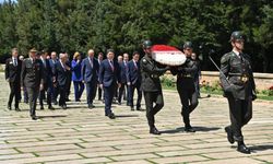 HSK üyeleri Anıtkabir'i ziyaret etti