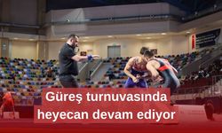 Güreşçiler minderde ter döktü