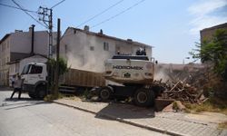 Vatandaşların Talebiyle Metruk Binalar Yıkılıyor