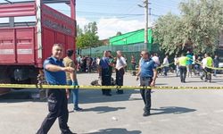 Kamyonla çarpışan motosiklet sürücüsü hayatını kaybetti