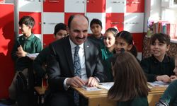 Başkan Altay karne heyecanı yaşayan öğrencileri tebrik etti