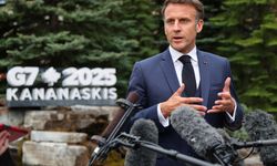 Macron: "İran’da rejim değişikliği Orta Doğu’da kaosa yol açar"