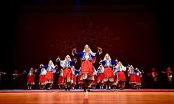 Büyükşehir Halk Dansları Topluluğu'ndan unutulmaz final gösterisi