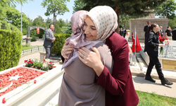 Vali Yiğitbaşı ve protokolden şehitlik ziyareti