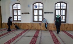 Camilerde Kurban Bayramı temizliği