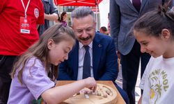Vali Aksoy'dan Geleneksel Oyun Tırı'na Ziyaret