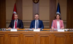 Vali Aksoy, Anadolu Üniversitesi Dış Danışma Kurulu Toplantısına Katıldı