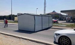 Tırdan düşen konteyner trafiği aksattı