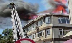 Üsküdar’da 3 katlı binanın çatısında yangın çıktı