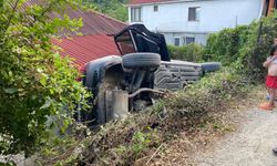 Evin boşluğuna düşen otomobil korkuttu
