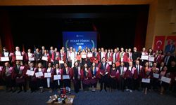 Anadolu Üniversitesi'nde Yeni Profesörler Beratlarını Aldı