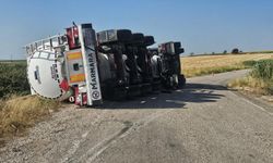 Kimyasal Yüklü Tır Yan Yattı! Facia Ucuz Atlatıldı