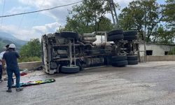 Beton mikseri devrildi: Yaralılar var