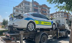 Kazayı inceleyen polis aracına çarptı