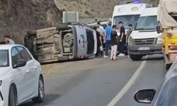 Araç devrildi: 5 yaralı