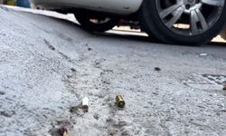 Rastgele ateş açtı, kurşunlar otomobillere isabet etti