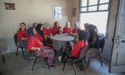 Mahallenin yönetimi kadınlara teslim edildi, erkekler mahalleye giriş yapamadı