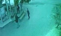 Bir elinde baston diğer elinde silahla köylülere kabusu yaşattı