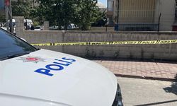 Boşanma aşamasındaki eşini bıçakladı